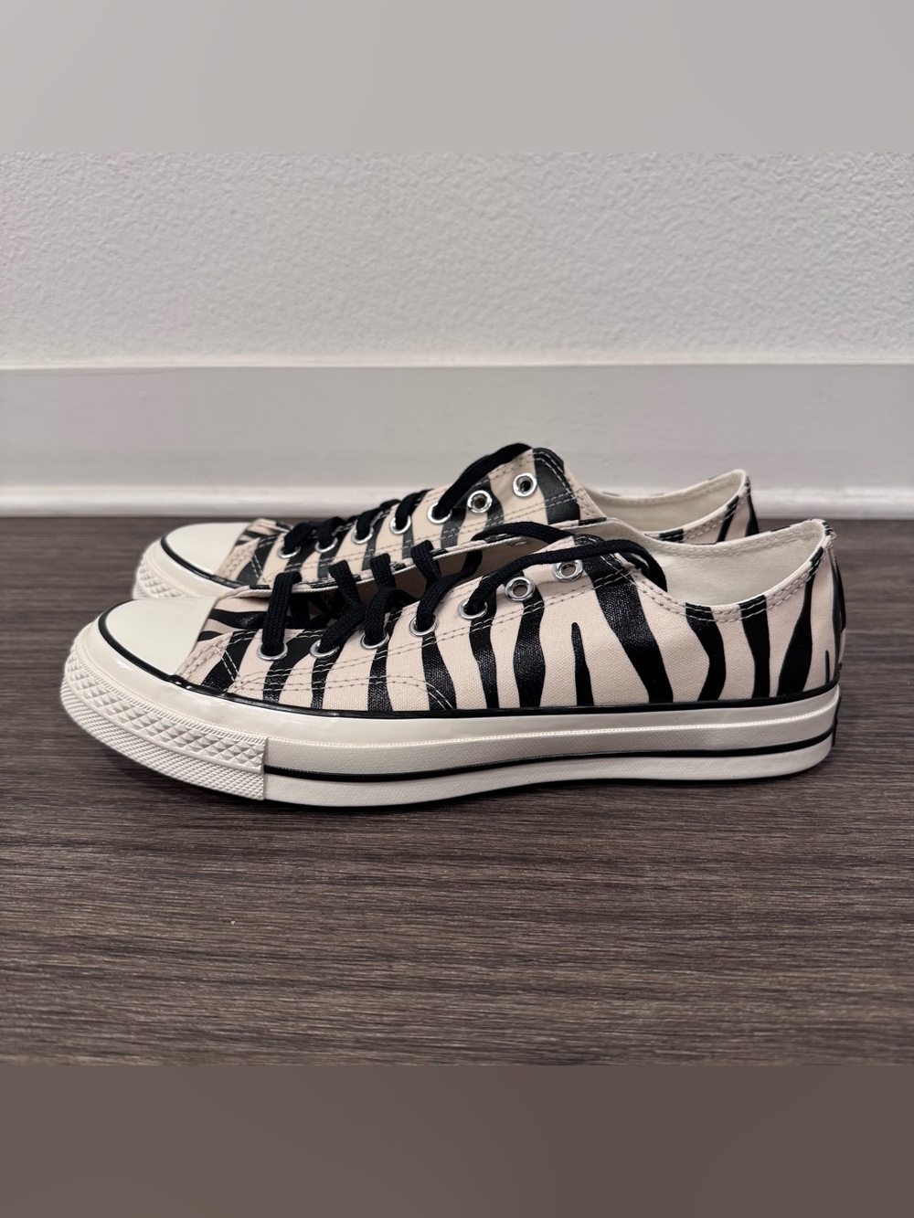 Converse Chuck 70 Glow-In-The-Dark Zebra Print sz 10, 10.5